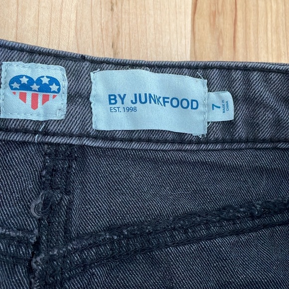 JUNKFOOD DEF LEOPARD PATCHED BLACK DENIM SKIRT SIZE 7 - Picture 7 of 10